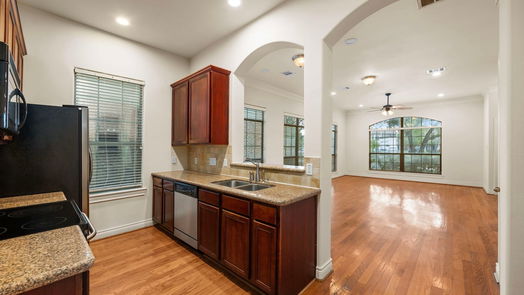 Houston 3-story, 3-bed 9030 Lakes At 610 Drive-idx