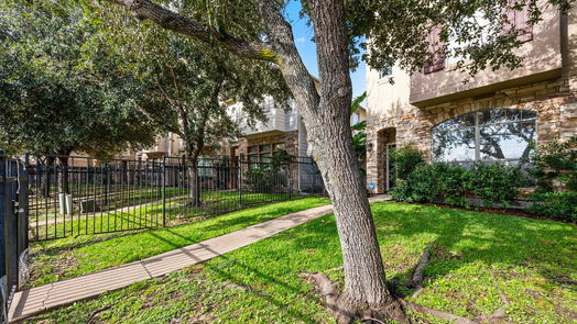 Houston 3-story, 3-bed 9030 Lakes At 610 Drive-idx