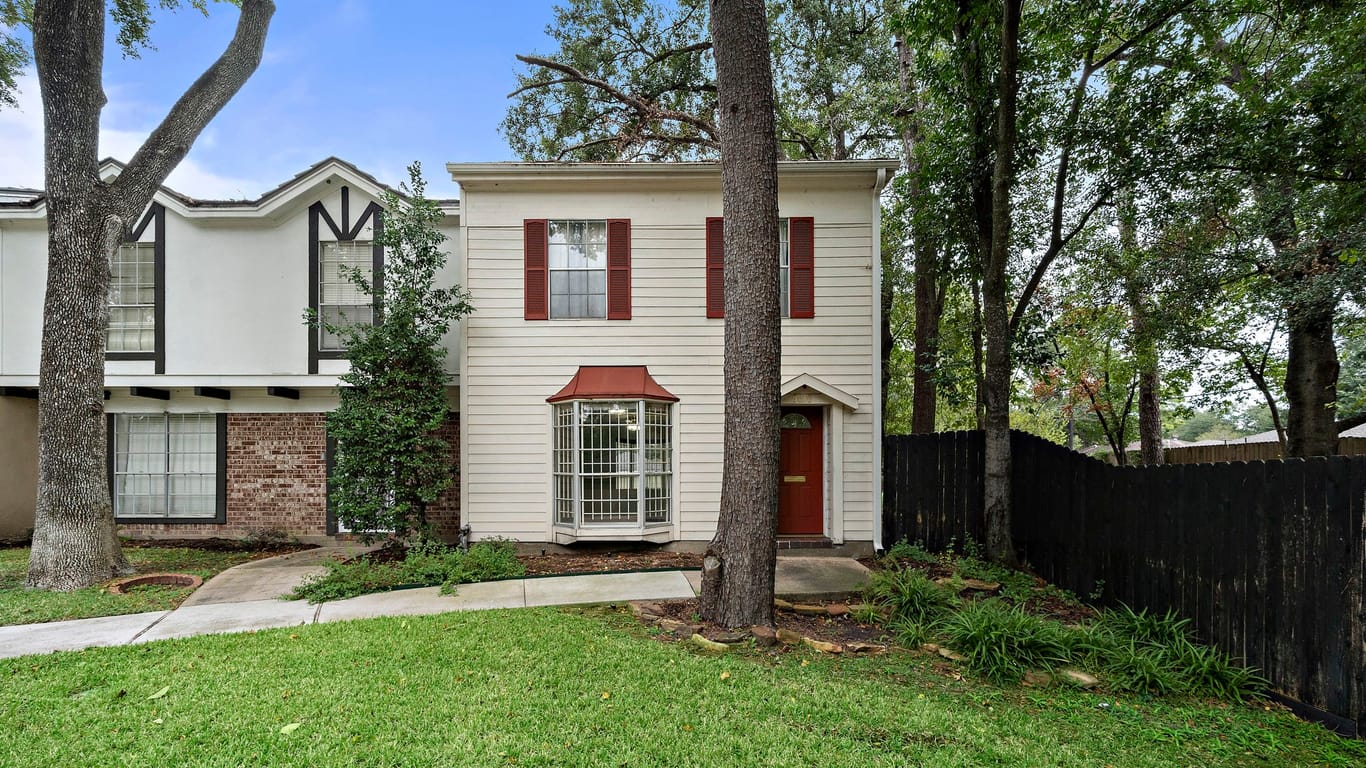 Houston 2-story, 2-bed 9650 Westview Drive-idx