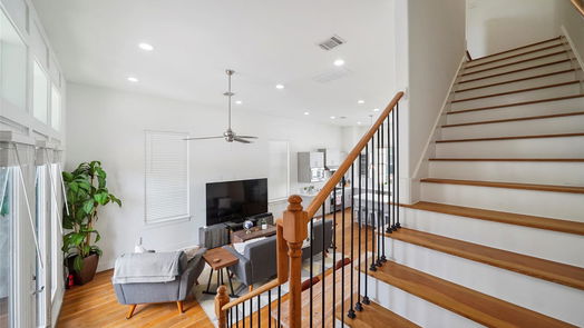 Houston 3-story, 3-bed 7407 Westview Drive B-idx