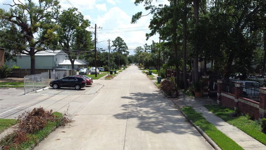 Houston 2-story, 3-bed 7514 Shadyvilla Lane-idx