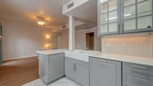 Houston 1-story, 2-bed 2021 Spenwick Drive 316-idx