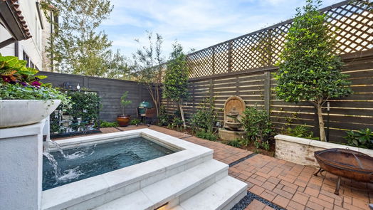 Houston 4-story, 4-bed 7526 Little Caprese Lane-idx