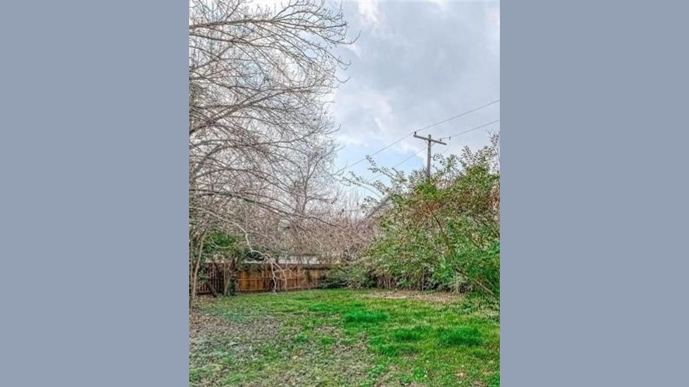 Houston null-story, null-bed 1421-B Adkins Road-idx