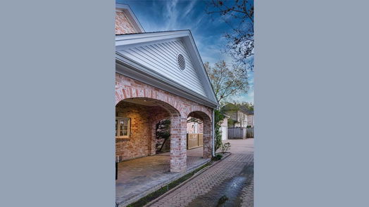 Houston 2-story, 4-bed 5629 Holly Springs Drive-idx