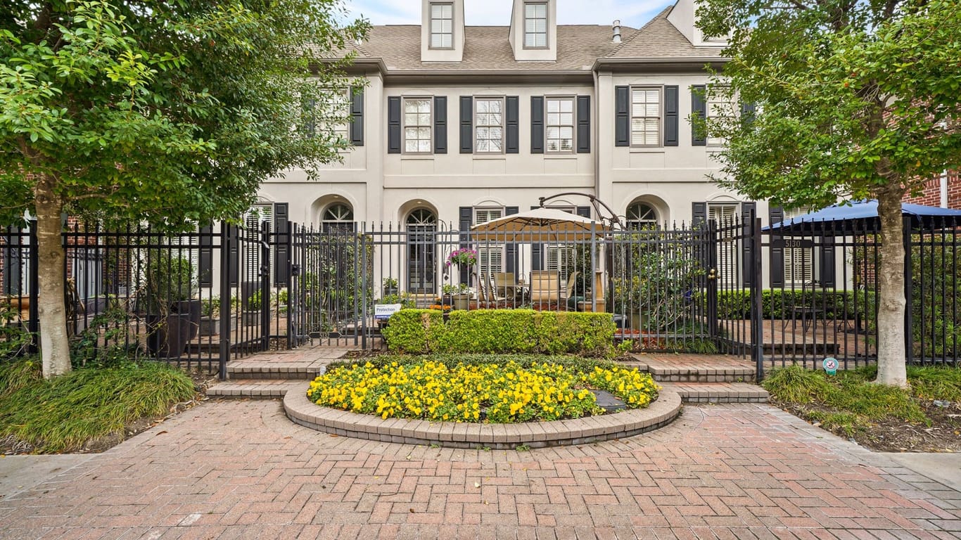 Houston 3-story, 2-bed 5132 Chevy Chase Drive-idx