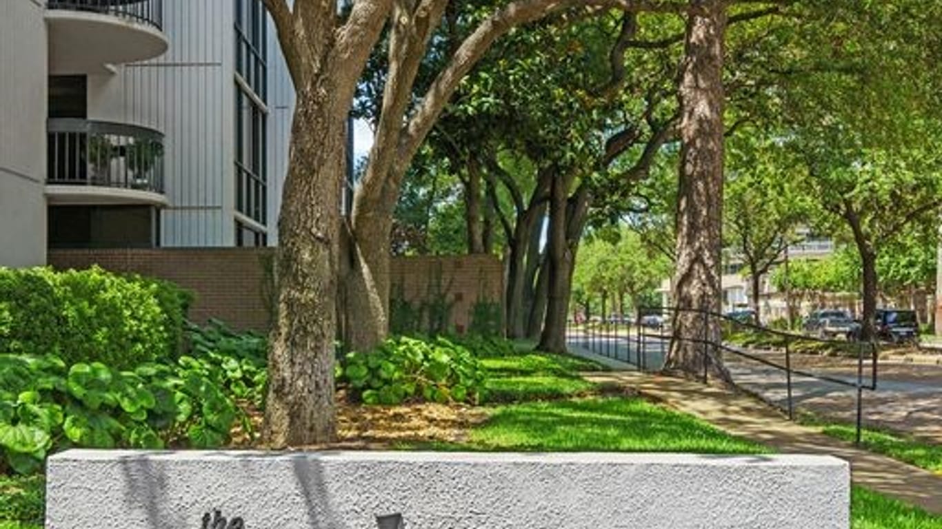Houston null-story, 3-bed 5001 Woodway Drive 404-idx