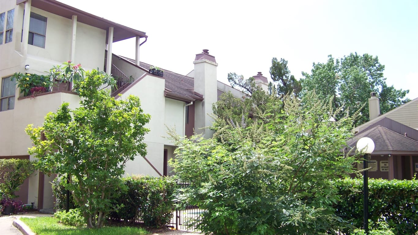 Houston 2-story, 2-bed 2409 Bering Drive 18-idx