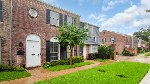 Houston 2-story, 2-bed 2504 Jamestown Mall 55-idx