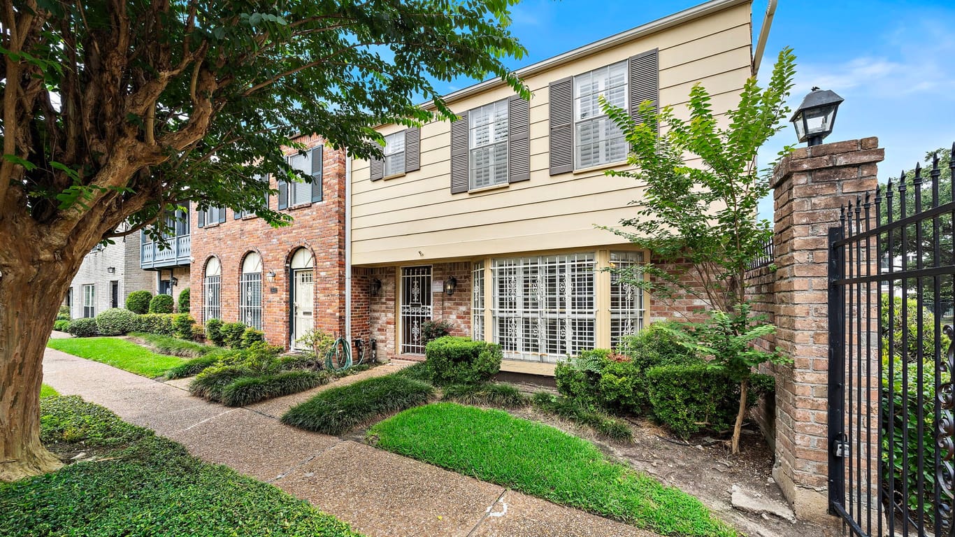 Houston 2-story, 3-bed 6350 Briar Rose Drive 185-idx