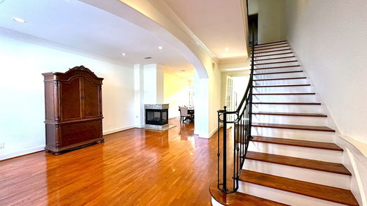 Houston 3-story, 3-bed 1715 Nantucket Drive C-idx