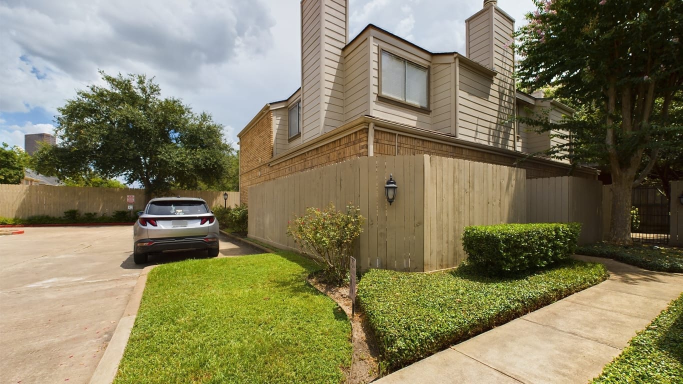 Houston 2-story, 2-bed 1829 Augusta Drive 33-idx