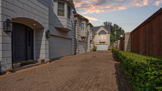 Houston 3-story, 4-bed 1211 Nantucket Drive C-idx