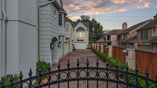 Houston 3-story, 4-bed 1211 Nantucket Drive C-idx