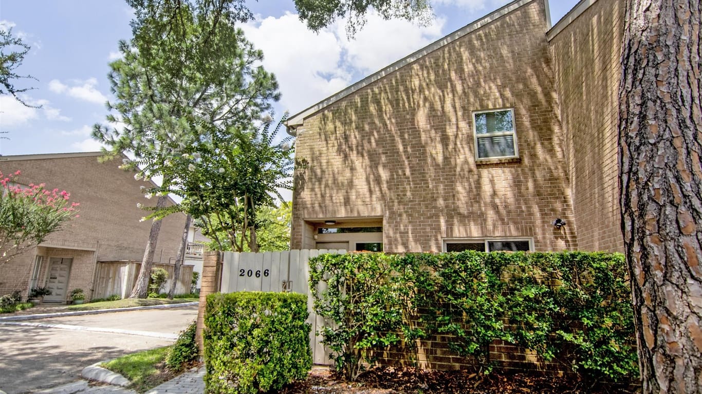 Houston 2-story, 2-bed 2066 Augusta Drive-idx