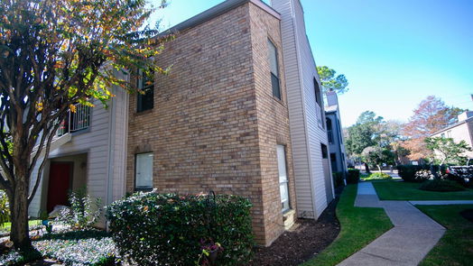 Houston 1-story, 1-bed 2025 Augusta Drive 406-idx