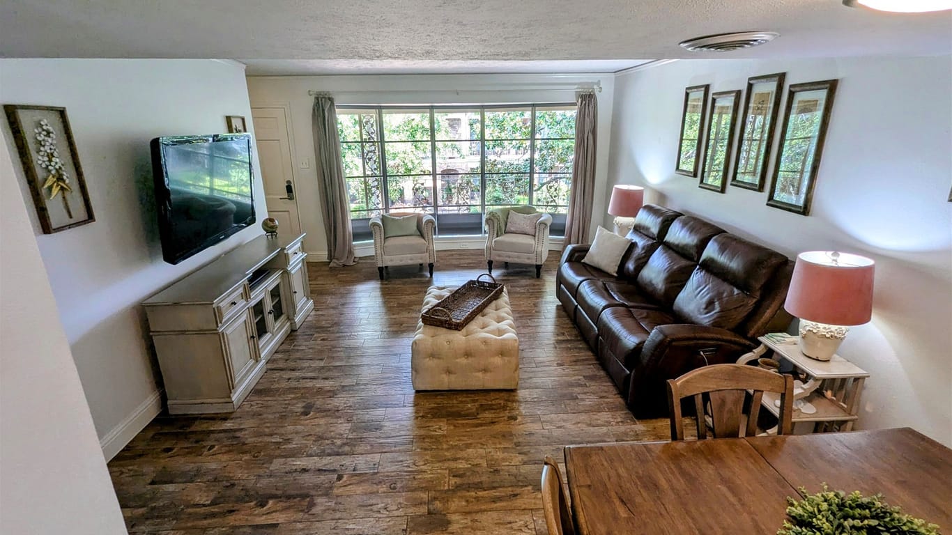 Houston 1-story, 1-bed 2727 Briarhurst Drive 18-idx