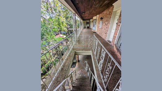 Houston 1-story, 1-bed 2727 Briarhurst Drive 18-idx