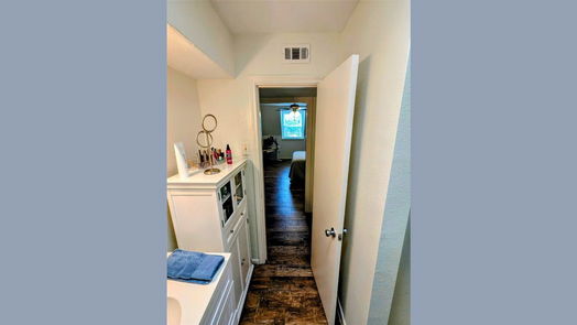 Houston 1-story, 1-bed 2727 Briarhurst Drive 18-idx