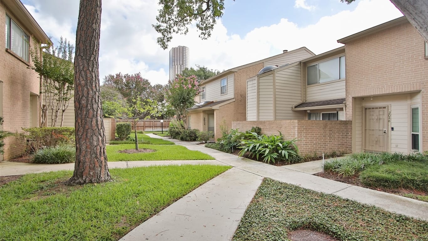 Houston 2-story, 2-bed 2050 Augusta Drive-idx