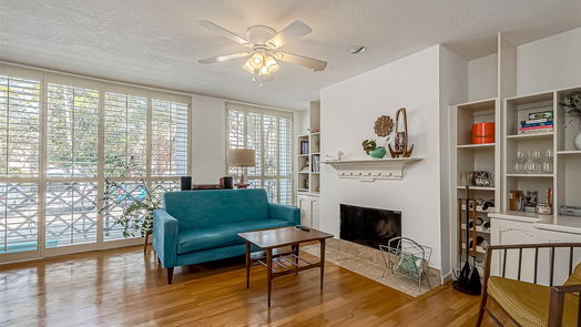 Houston 2-story, 2-bed 2333 Bering Drive 104-idx