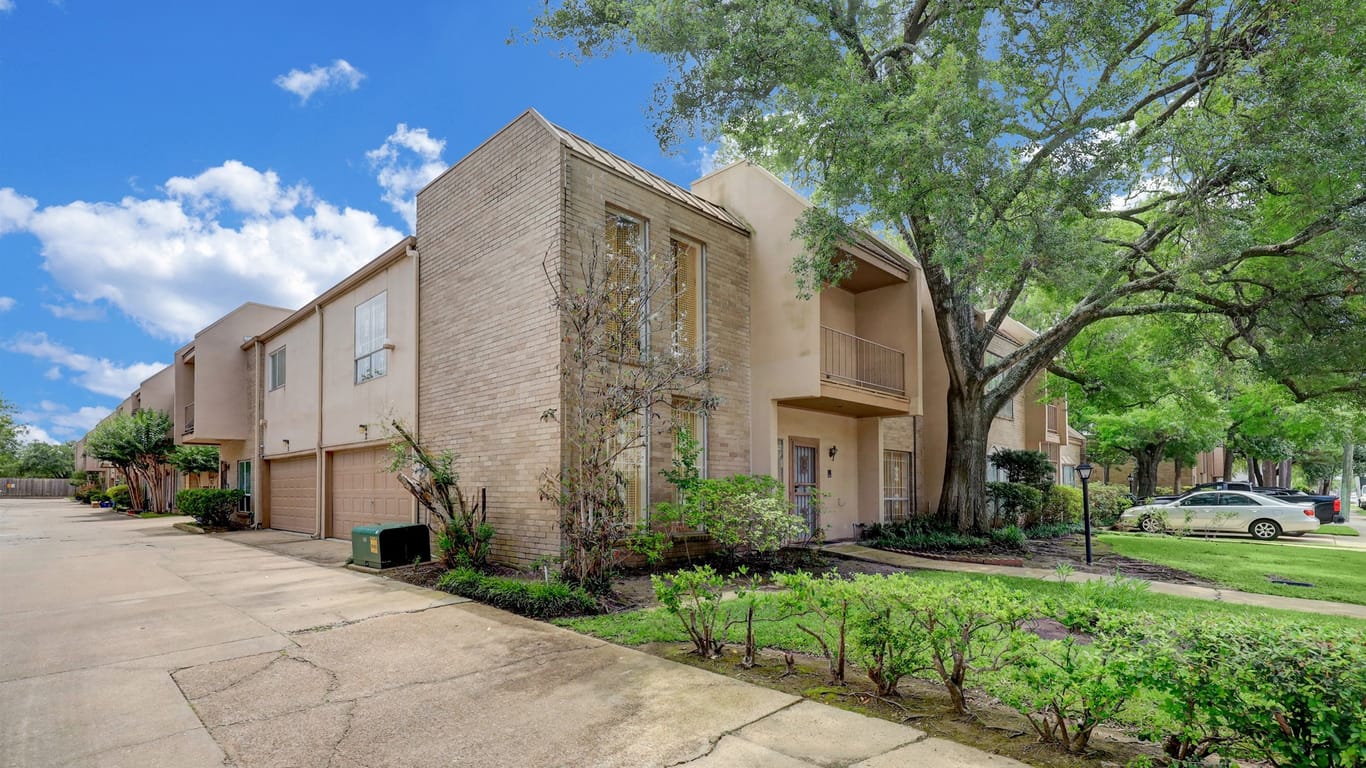 Houston 2-story, 2-bed 1115 Augusta Drive 2-idx