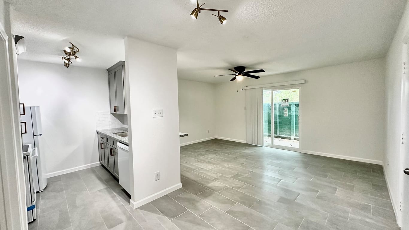 Houston 1-story, 1-bed 1516 Bay Area Boulevard B9-idx