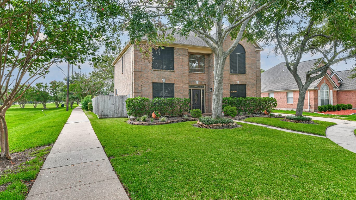 Houston 2-story, 3-bed 13722 Country Green Court-idx