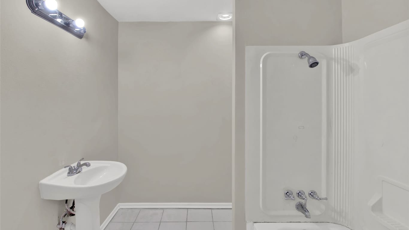 Houston 2-story, 2-bed 7910 Grove Ridge Drive 7-idx