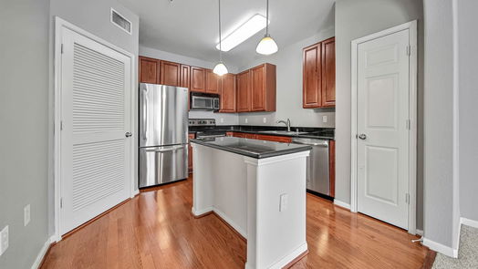 Houston 3-story, 2-bed 9200 Westheimer Road 1704-idx