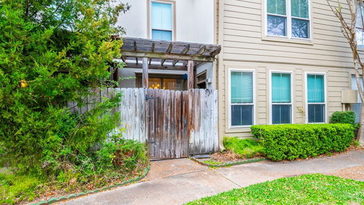 Houston 2-story, 3-bed 2100 Tanglewilde Street 153-idx