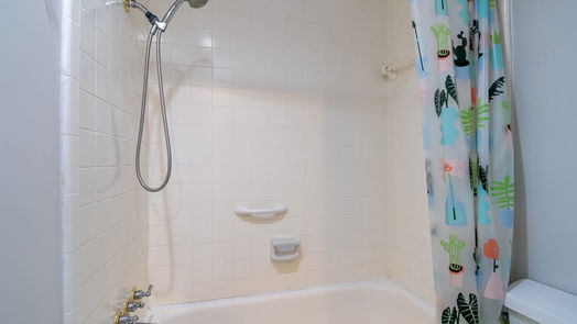 Houston 2-story, 3-bed 2100 Tanglewilde Street 153-idx