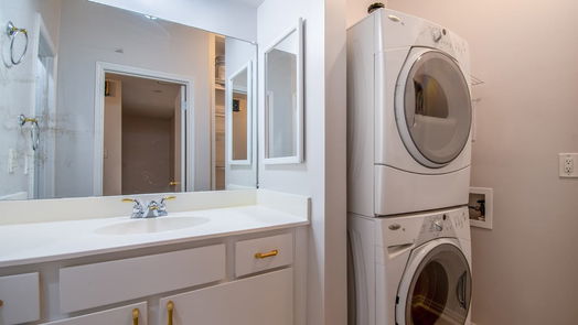 Houston 2-story, 3-bed 2100 Tanglewilde Street 153-idx