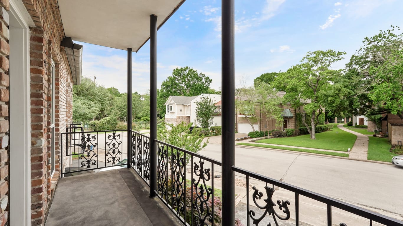 Houston 2-story, 2-bed 7927 Woodway Drive 3-idx