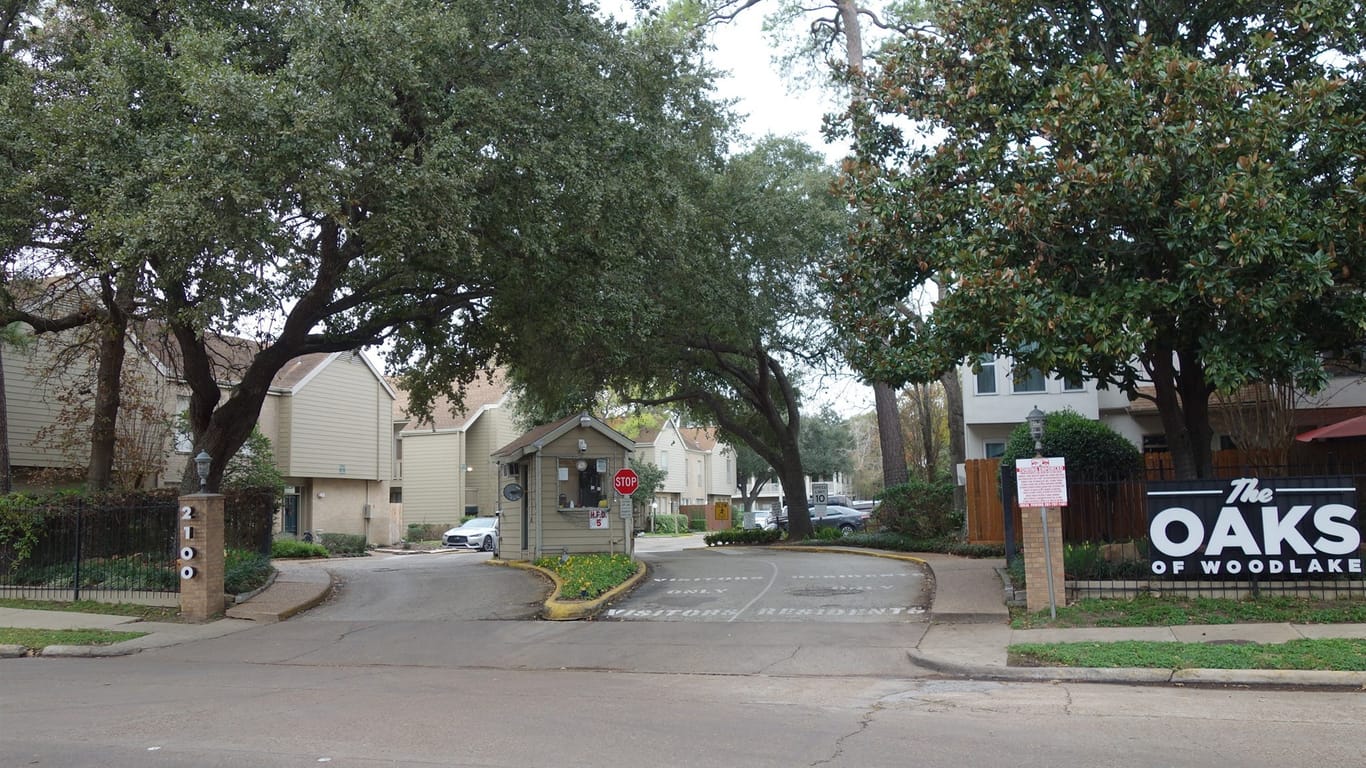 Houston 2-story, 2-bed 2100 Tanglewilde Street 501-idx
