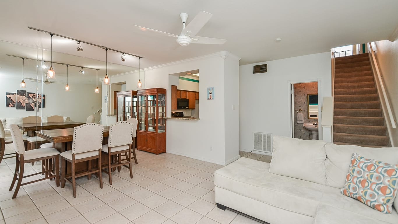 Houston 2-story, 2-bed 3800 Tanglewilde Street 109-idx