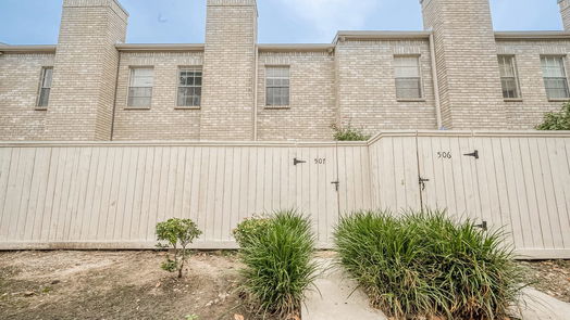 Houston 2-story, 2-bed 3780 Tanglewilde Street 507-idx