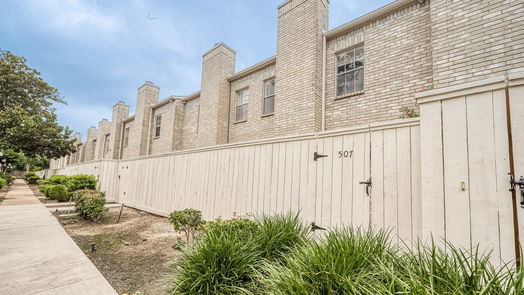 Houston 2-story, 2-bed 3780 Tanglewilde Street 507-idx