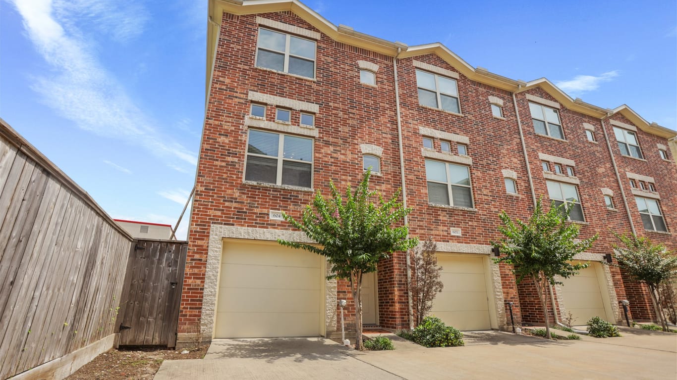 Houston 3-story, 2-bed 2710 Hullsmith Drive 604-idx