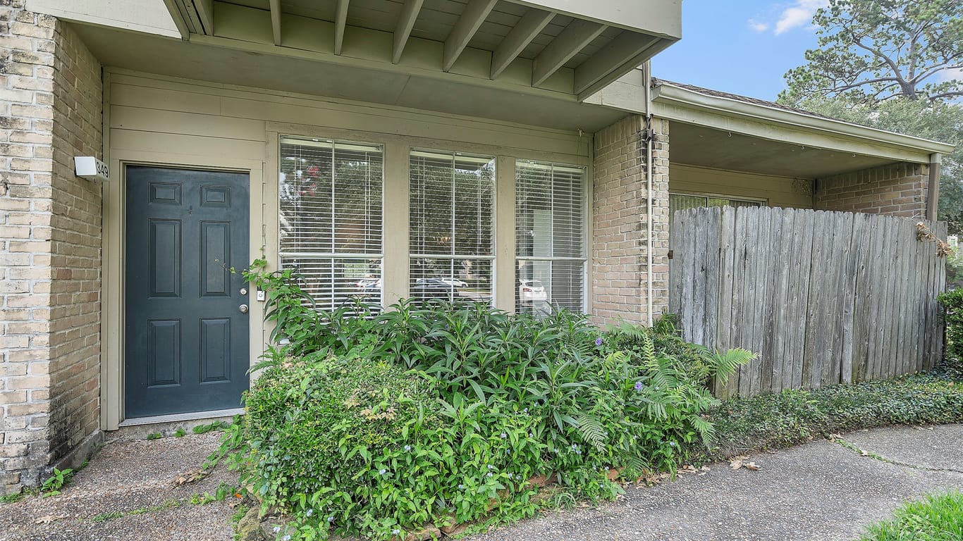 Houston 1-story, 1-bed 2100 Tanglewilde Street 349-idx