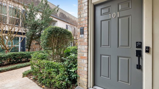 Houston 1-story, 1-bed 1809 Stoney Brook Drive 101-idx