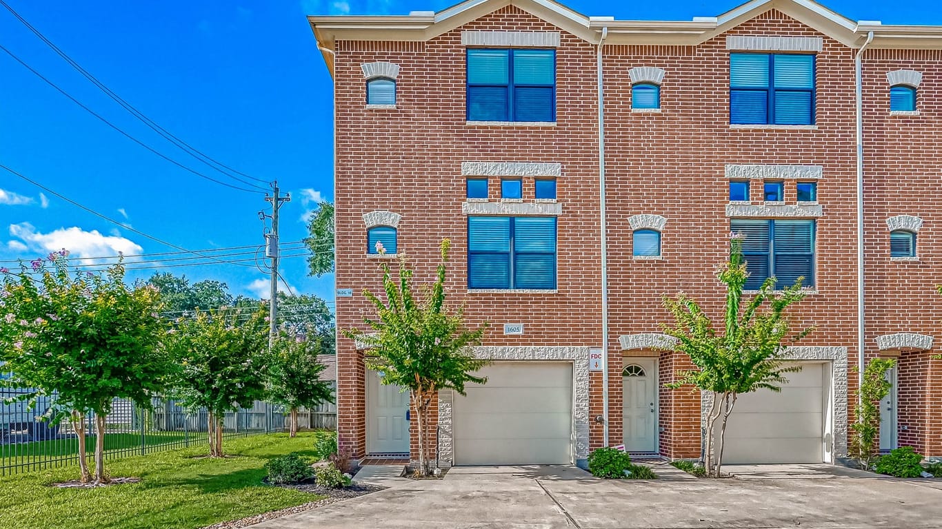 Houston 3-story, 2-bed 2710 Hullsmith Drive 1605-idx