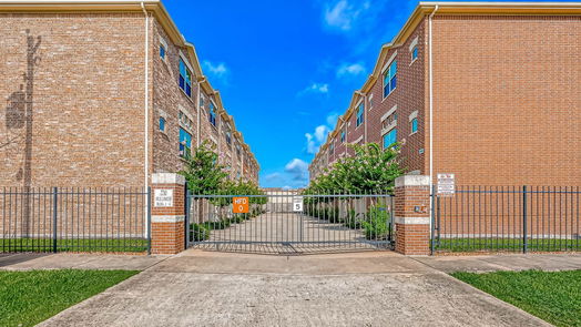 Houston 3-story, 2-bed 2710 Hullsmith Drive 1605-idx