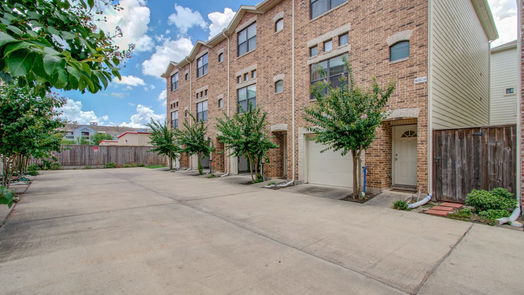 Houston 3-story, 2-bed 2710 Hullsmith Drive 1401-idx