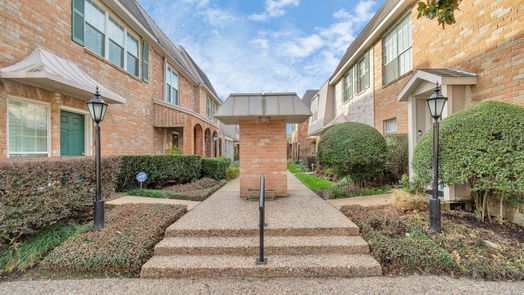 Houston 2-story, 2-bed 2228 S Piney Point Road 108-idx