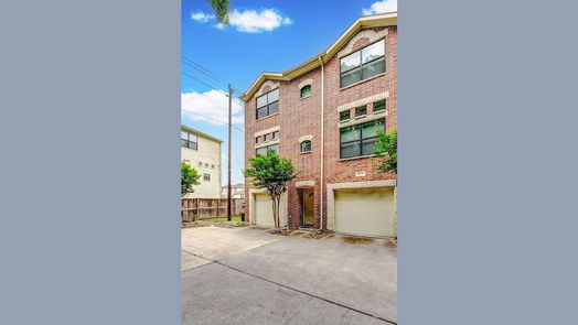 Houston 3-story, 2-bed 8710 Beverlyhill Street 304-idx