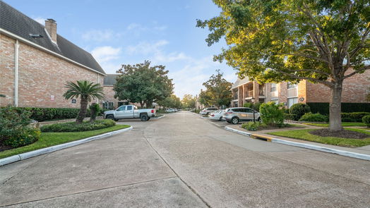 Houston 2-story, 2-bed 2228 S Piney Point Road 107-idx