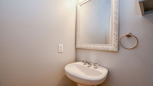 Houston 3-story, 3-bed 8642 Meadowcroft Drive-idx