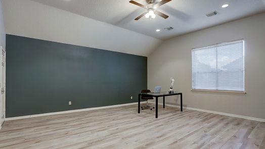 Houston null-story, 3-bed 9858 N Villa Drive-idx