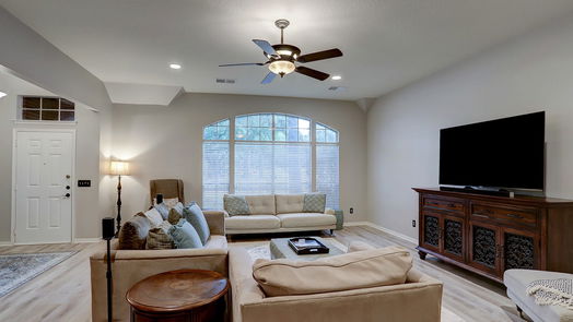 Houston null-story, 3-bed 9858 N Villa Drive-idx